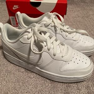 Nike court borough low sneakers